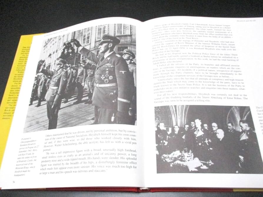 ナチス　ドイツ軍　 制服 軍服 徽章 写真集　WWII　豪華本　第二次世界大戦 Amazon.co.jp: ゲシュタポ 歴史図鑑洋書 写真集 警察 ナチス